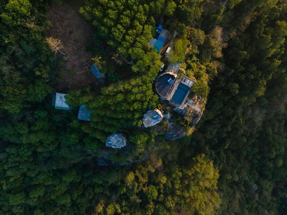 Hotel Acres Leisure & Kandy