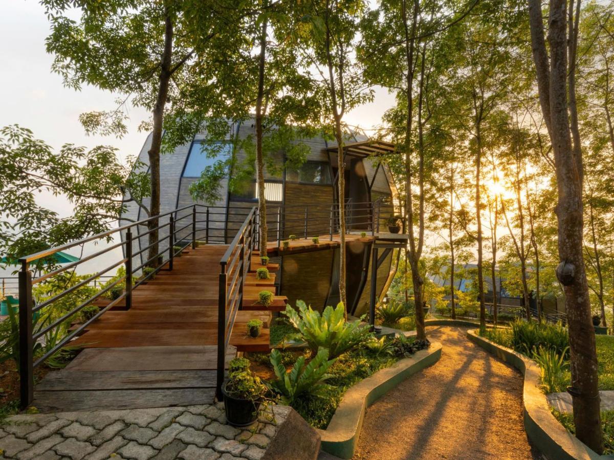 Acres Leisure & Hotel *